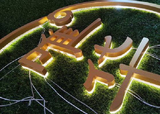 房县门头上的发光字你选对了吗？